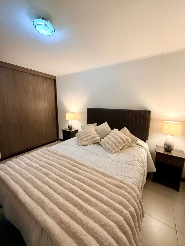 Dormitorio con cama de 2 plazas